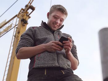 Handwerker auf der Baustelle am Projekt